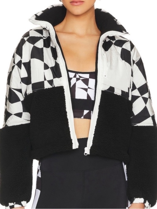 Beach Riot Jackets & Blazers - Beach Riot Lily Jacket in 70’s Geo Revolve